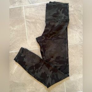 Lululemon camo leggings size 4
